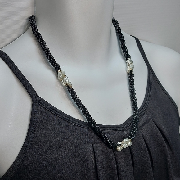 Vintage Twisted Freshwater Pearl and Black Glass Seed Beads Necklace - Picture 2 of 10
